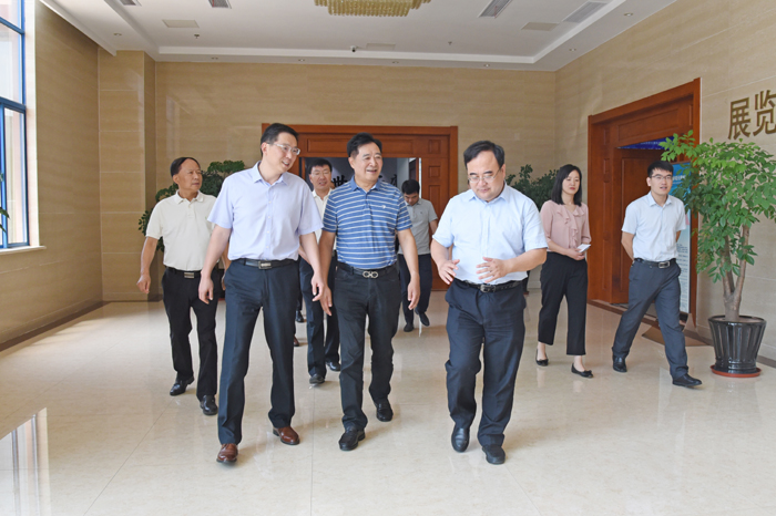 站长工具91影院在线 安徽省信用担保集团有限公司党委书记、董事长严晨到天康集团调研工作。