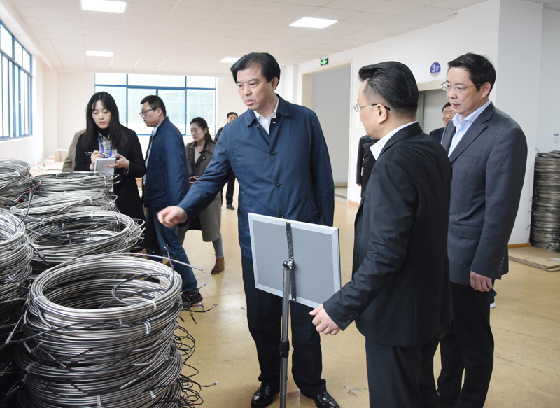 站长工具91影院在线 安徽省委常委、省委秘书长、统战部长陶明伦一行来安徽天康集团调研工作。
